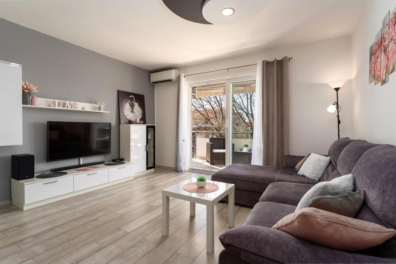 App Dinora Apartment